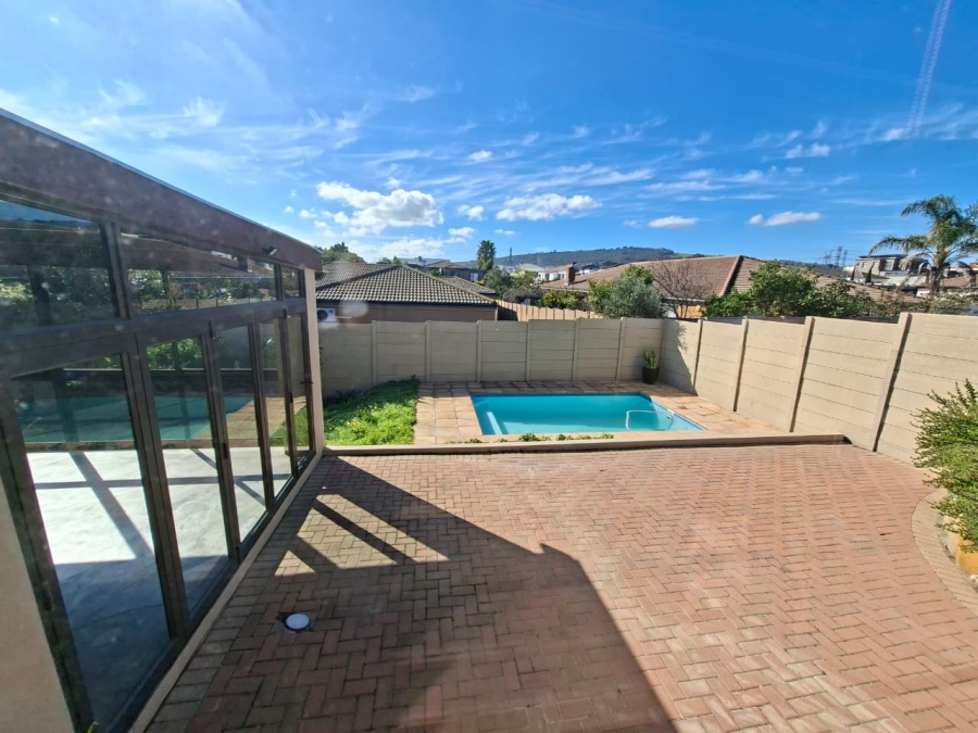 To Let 3 Bedroom Property for Rent in Jakarandas Western Cape
